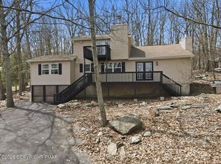 2292 Southport Dr, Bushkill, PA 18324