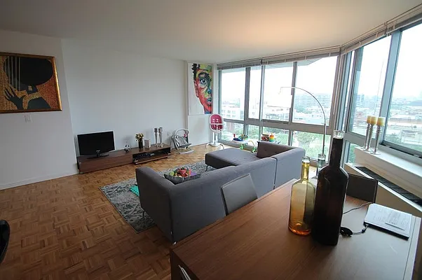 Rented by Space Marketing Shop | media 12