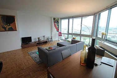 Rented by Space Marketing Shop