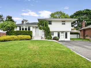 7 Patton Pl, Plainview, NY 11803