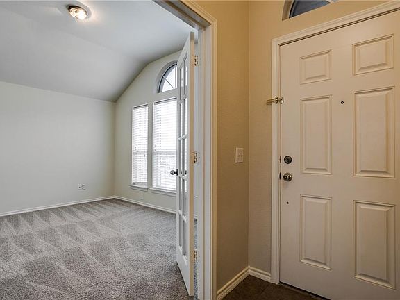 4th image of 1122 Twin Lakes Dr