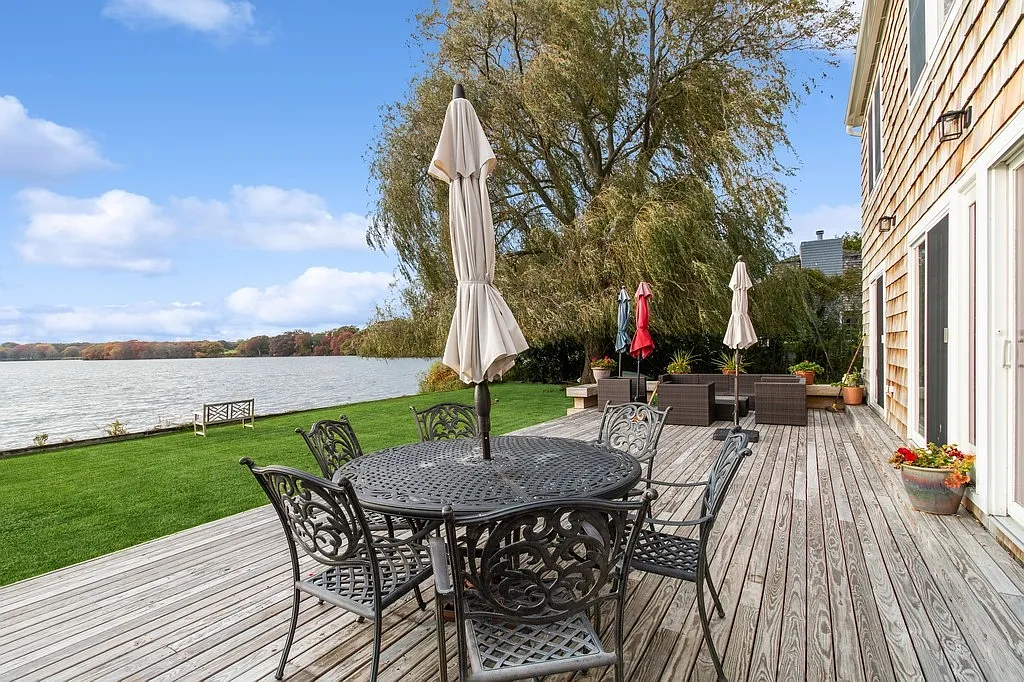 Stunning Water Mill Waterfront with Pool — Photo 2