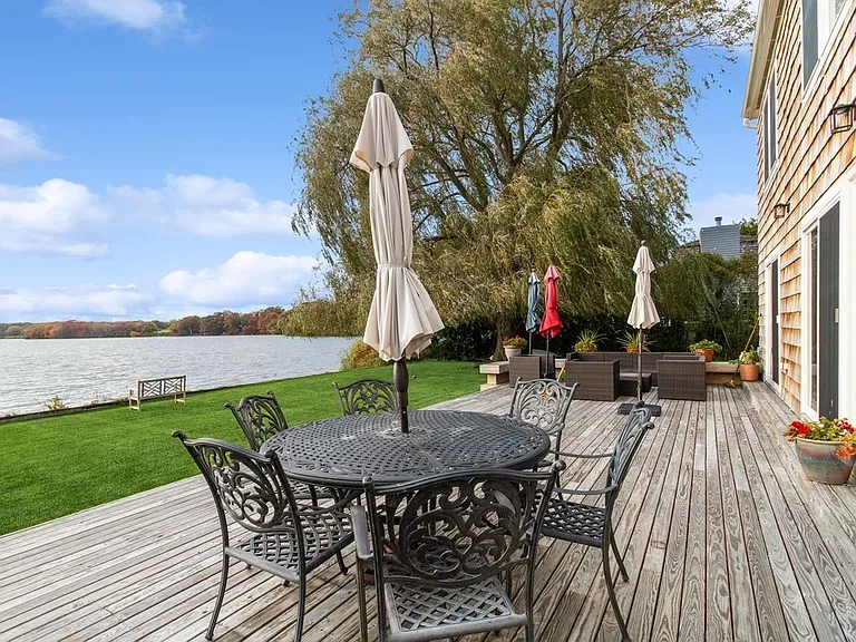 102 Mill Pond Ln — Photo 2