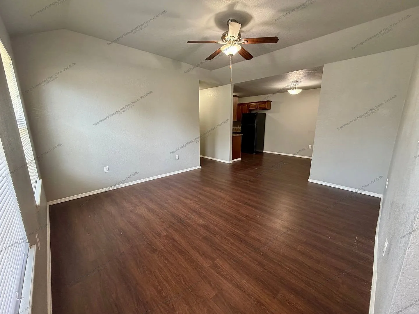 3 bed, 2.0 bath, 1232 sqft, $1,300 — Photo 2
