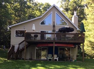 125 W Shore Rd, Shohola, PA 18458