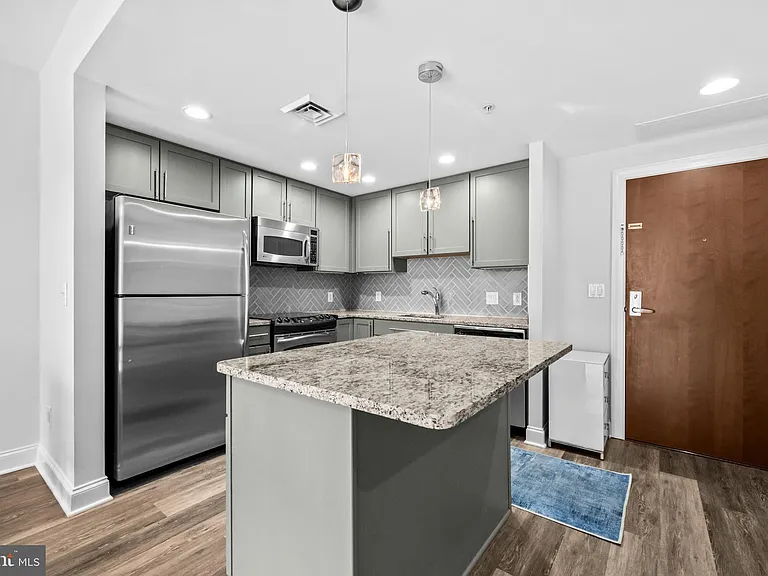 1020 N Highland St #907 — Photo 6