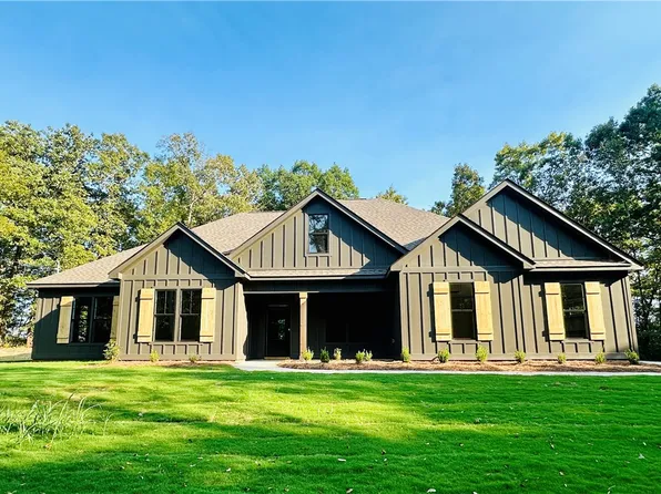 124 Lee Road 182, Opelika, AL 36804