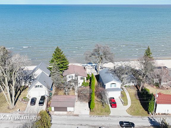 2nd image of 389 Ricoma Beach Rd