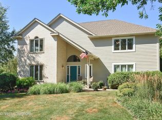 1 Overlook Dr, Hawthorn Woods, IL 60047