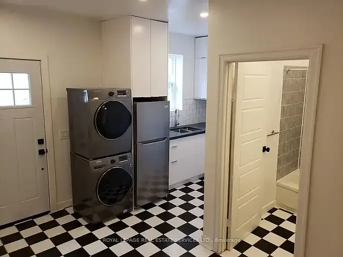 637 Woodbine Ave #2 — Photo 5