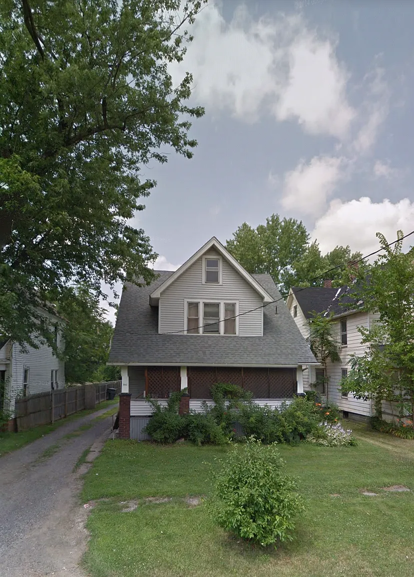880 Front St SW photo 1