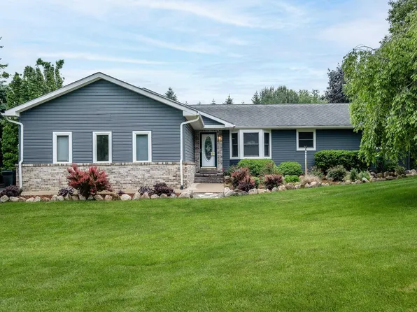 2126 Hartwick Ln, Howell, MI 48855