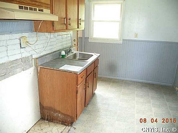 3rd image of 41 Waterbury Dr