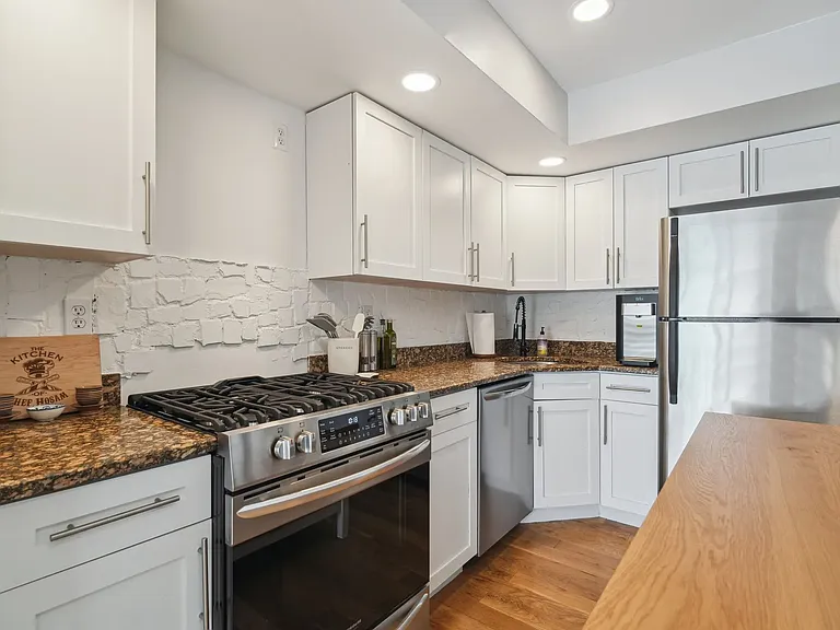 320 62nd St #303 — Photo 3