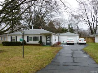 2206 Kohler St, Waterford, MI 48329