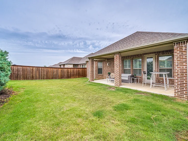 3005 Barefoot Ln — Photo 32
