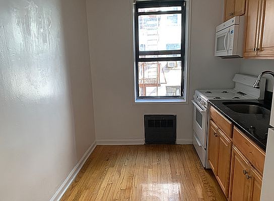 3rd image of 27 Crooke Ave APT 2G