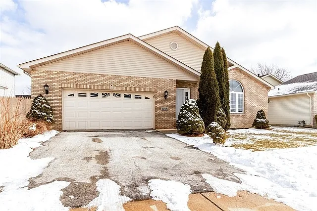 1215 Blackhawk Dr photo 1