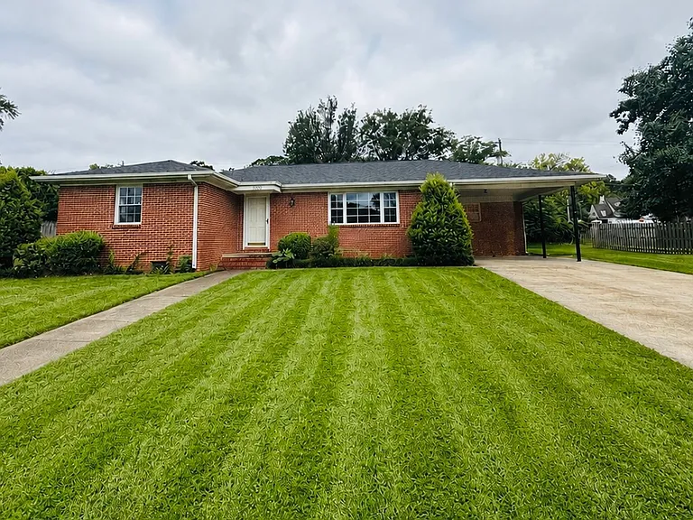 1010 Blount Ave — Photo 1