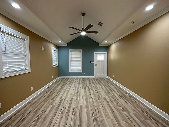 3rd image of 931 Gladstone Blvd