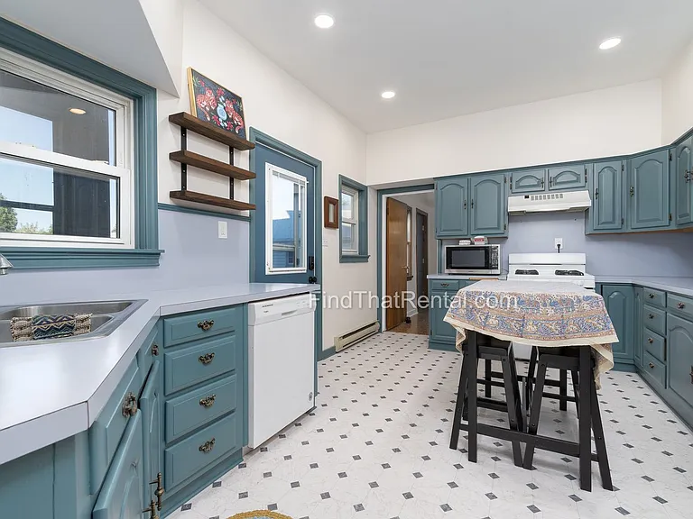 423 N Bedford St — Photo 10