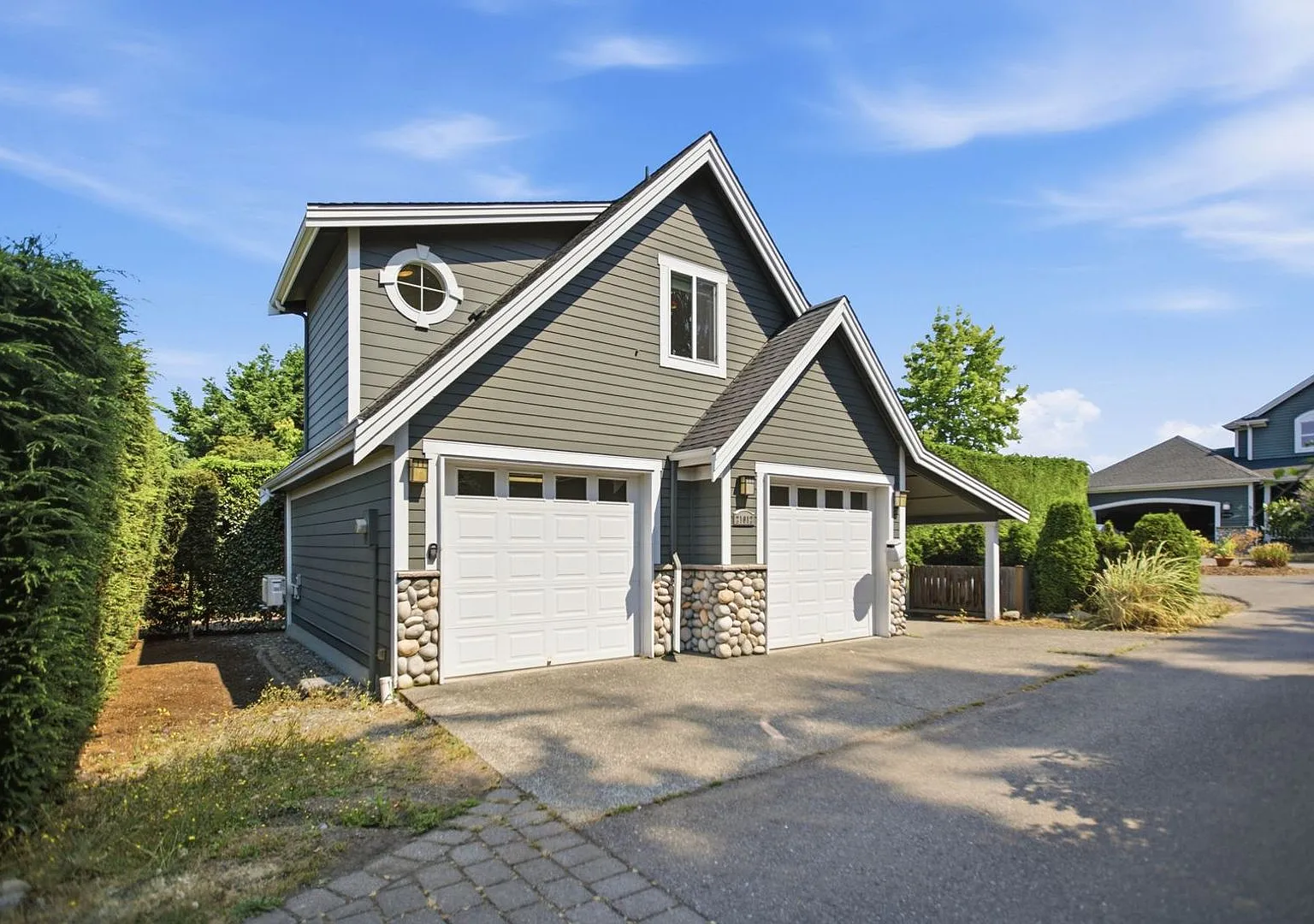 Cozy 1 Bed 1 Bath Apartment with Private Garage in SeaTac — Photo 2