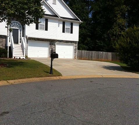 2nd image of 601 Lexington Way