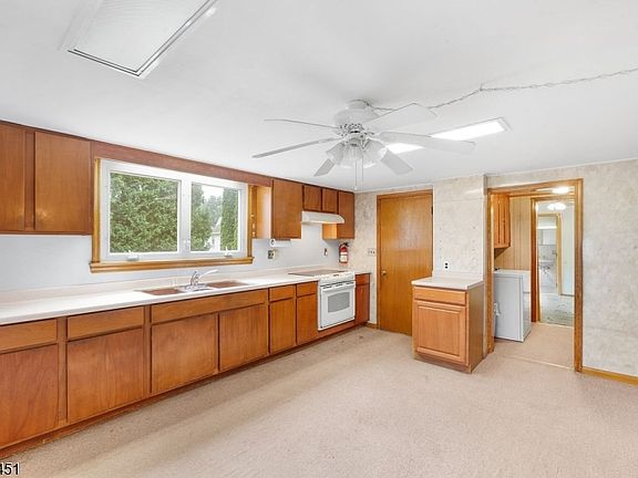 5th image of 94 Franklin Ave