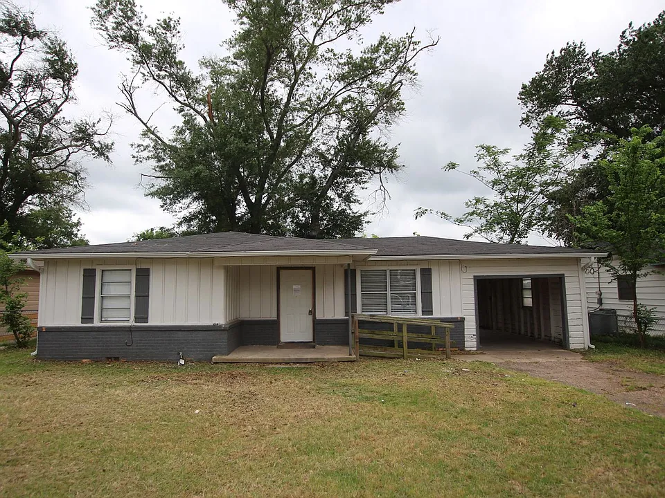 2327 Plume Dr