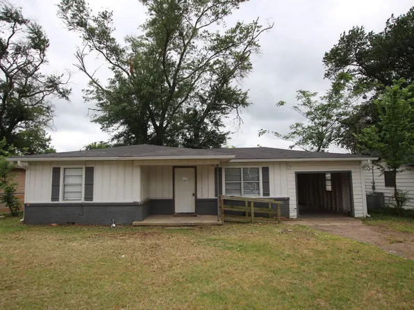 2327 Plume Dr, Tyler, TX 75703