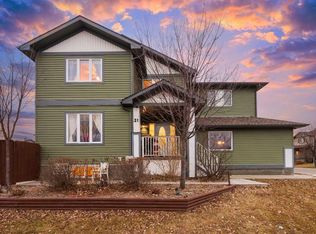 21 E McKinnon St NW, Rocky View County, AB T0J1X2