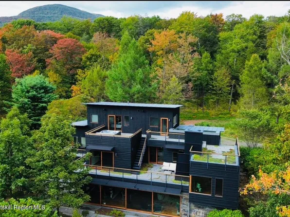 125 Valley View Way, Lake Hill, NY 12448