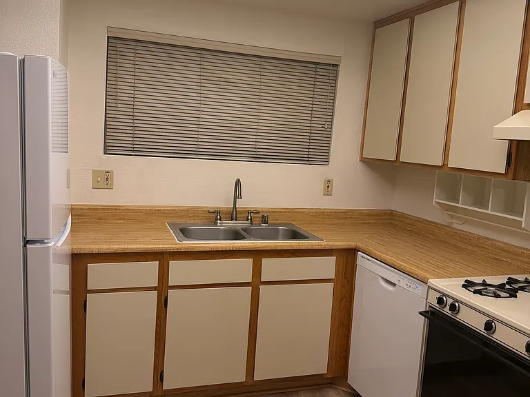 2905 Montrose Ave #516 — Photo 8
