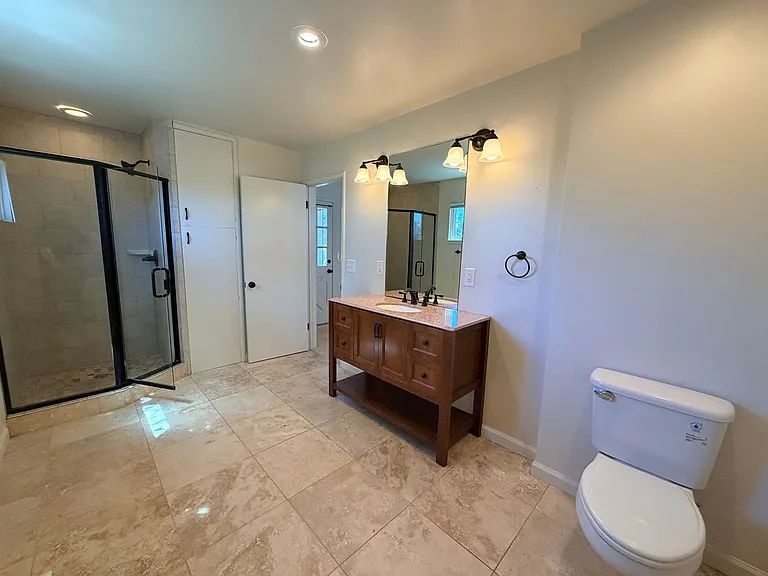 960 Forest Ave — Photo 32