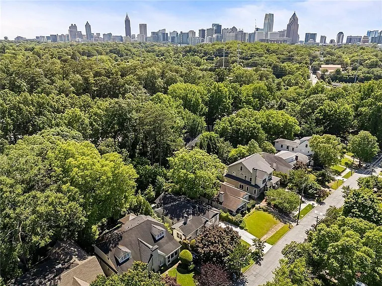 663 Yorkshire Rd NE — Photo 6