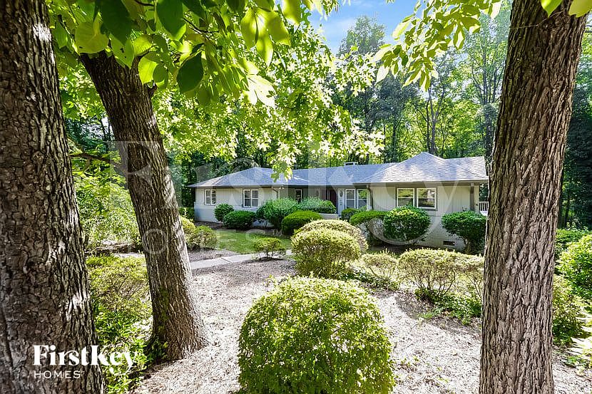 1st image of 4609 Oakcliffe Rd