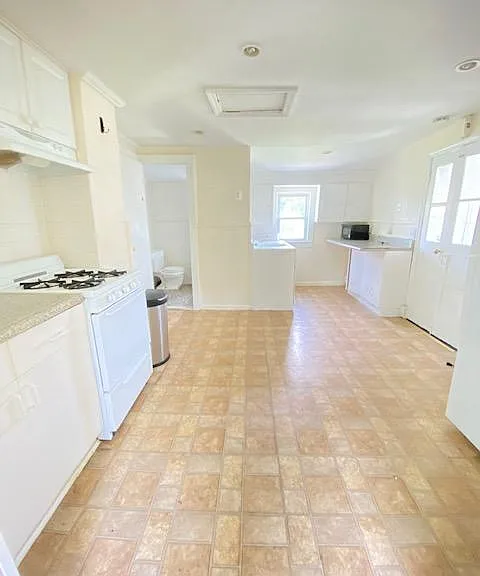 88 Wyman Ave — Photo 2