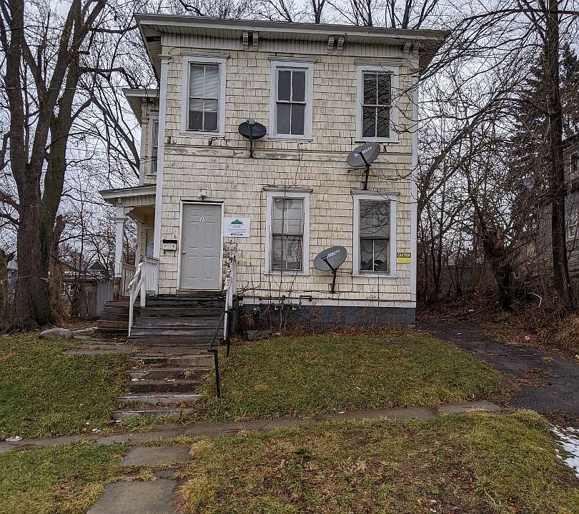 1st image of 213 Graves St