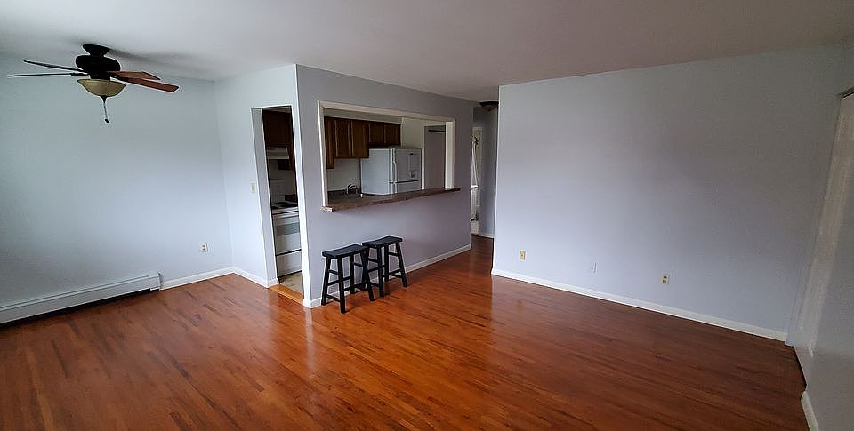 1st image of 80 Manor Dr