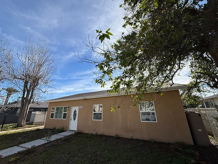 20352 Sherman Way — Photo 35