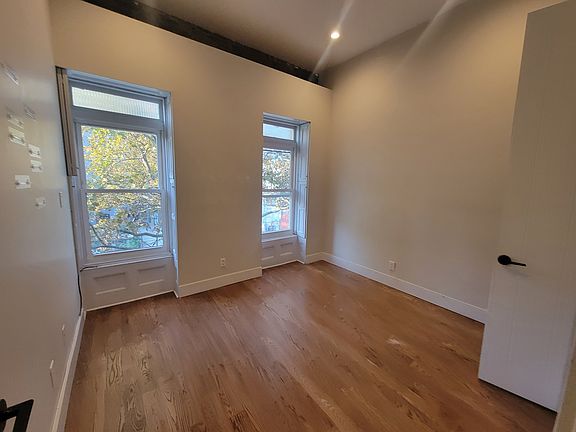 5th image of 492 Marion St #5