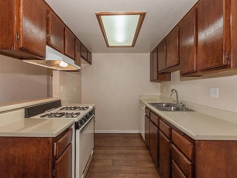 Carmel Apartments — Photo 33