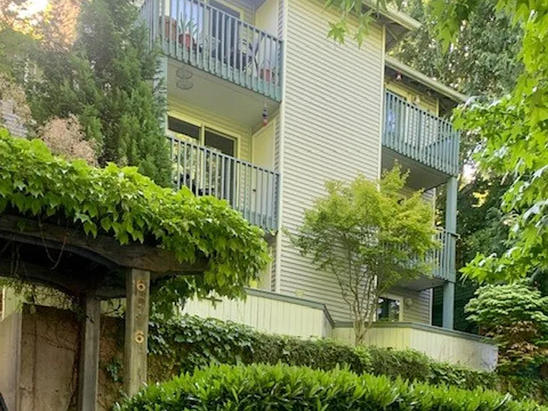 6016 Fauntleroy Way SW — Photo 2