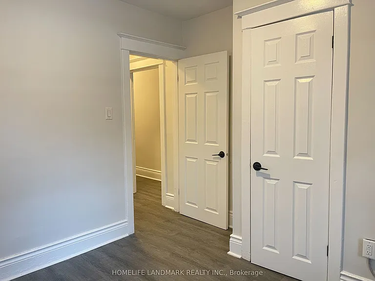 987 Main St E #1 — Photo 20
