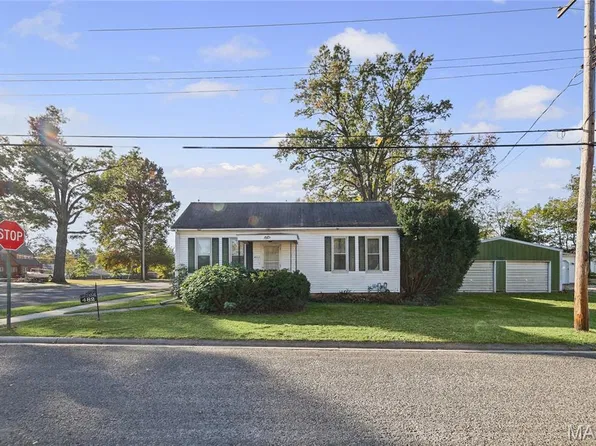 482 E Walnut St, Nashville, IL 62263