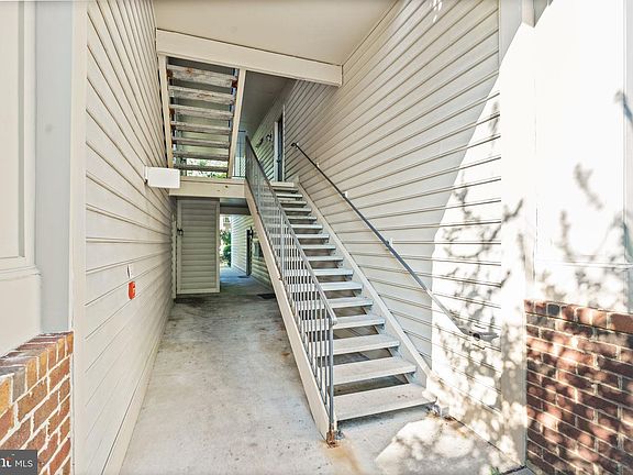 3rd image of 1025 Gardenview Loop APT 302