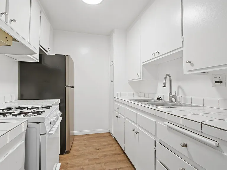 3625 Mentone Ave — Photo 7