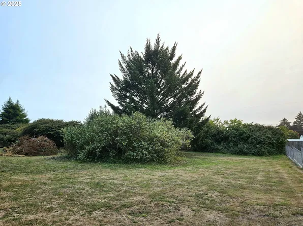 Pelican Bay Dr #900, Brookings, OR 97415