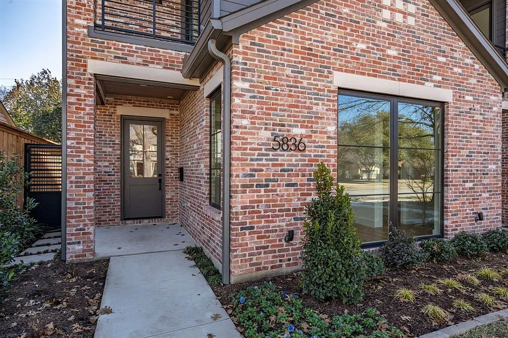 4 bed, 3167 sqft, $7,500 — Photo 2
