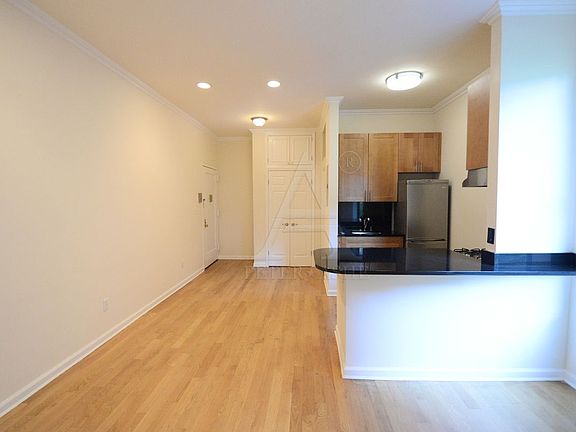 3rd image of 130 E 93rd St APT 4C